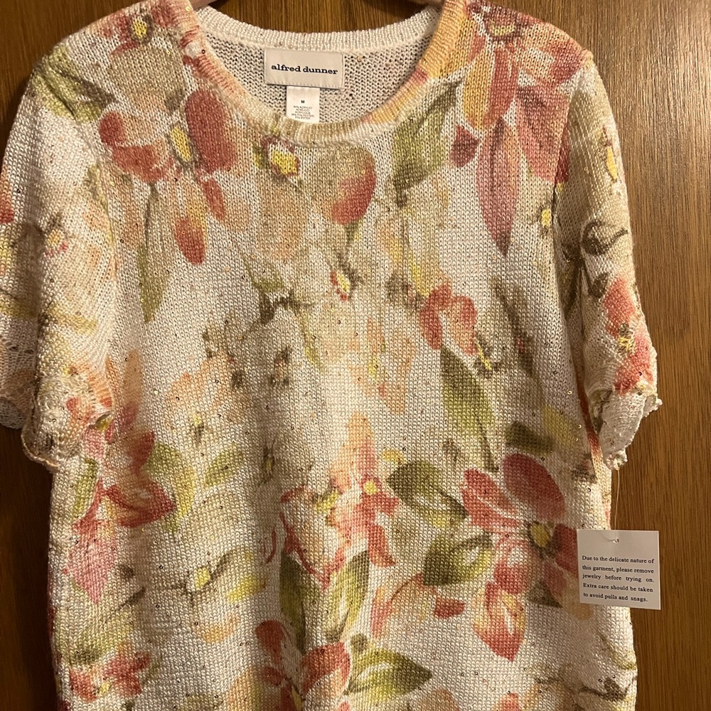 NWT Alfred Dunner Medium Short-Sleeve Floral Sweater, Scalloped Hem and Sleeves